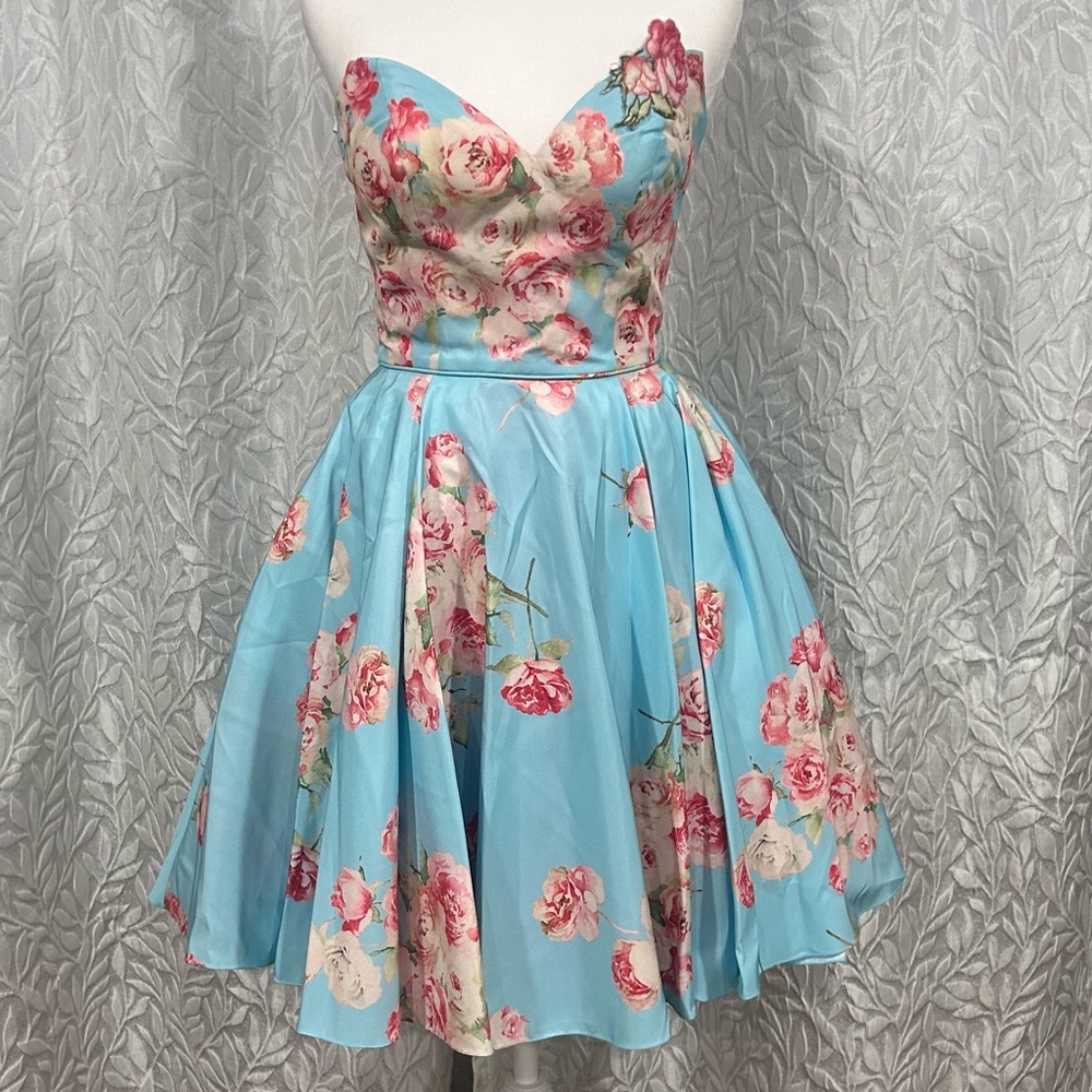 Formal cocktail strapless dress Sherri hill size 2